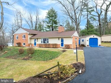 228 DEEPWOOD DRIVE, PINE GROVE MILLS, PA 16868