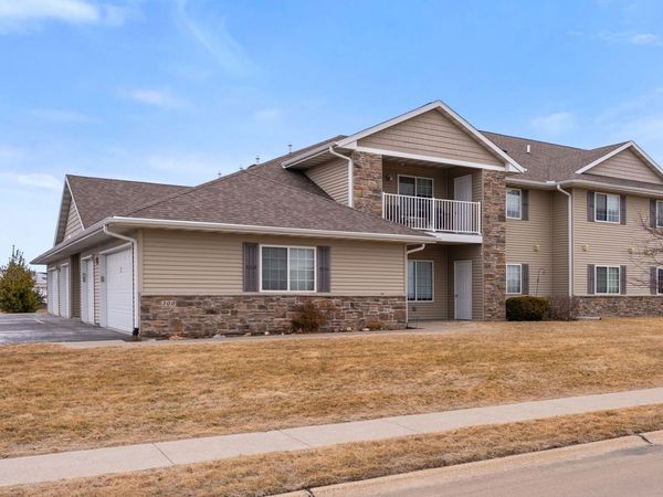 300 E Franklin Street , Unit 101, Eldridge, IA 52748