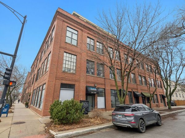 2401 W Ohio Street, Unit 21, Chicago, IL 60612