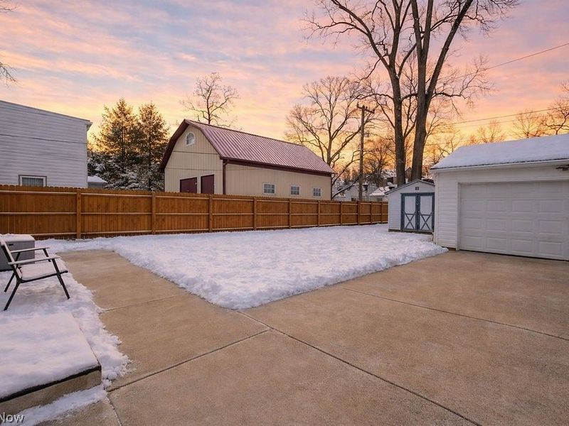 299 Inwood Boulevard, Avon Lake, OH 44012 Photo 3