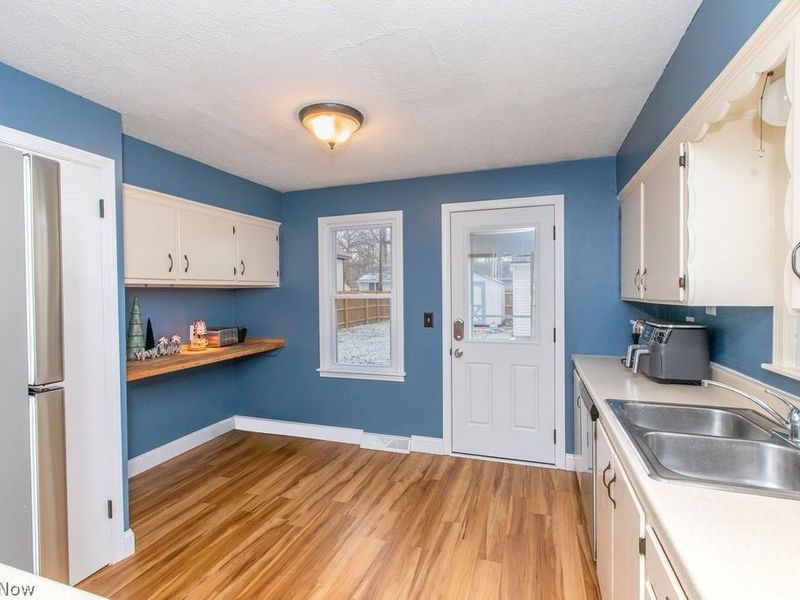 299 Inwood Boulevard, Avon Lake, OH 44012 Photo 8