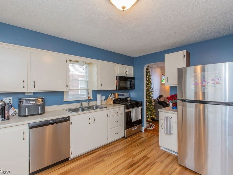 299 Inwood Boulevard, Avon Lake, OH 44012 Photo 9