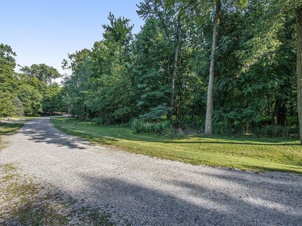 19499 Kluver Road, New Buffalo, MI 49117