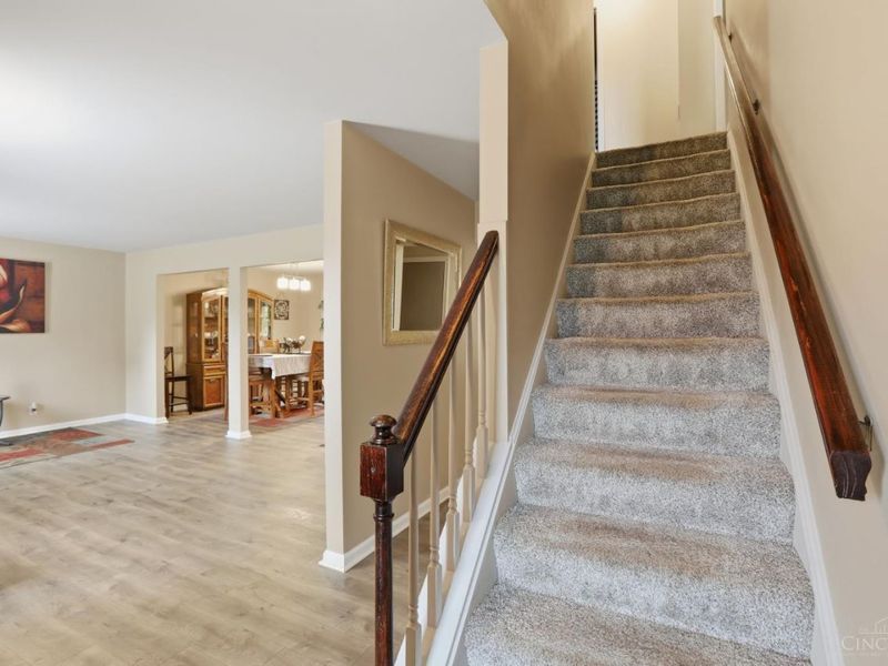 1006 Hearthstone Drive, Springfield Twp., OH 45231 Photo 4