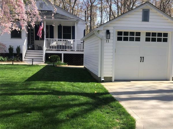 11 6th Street, Wading River, NY 11792