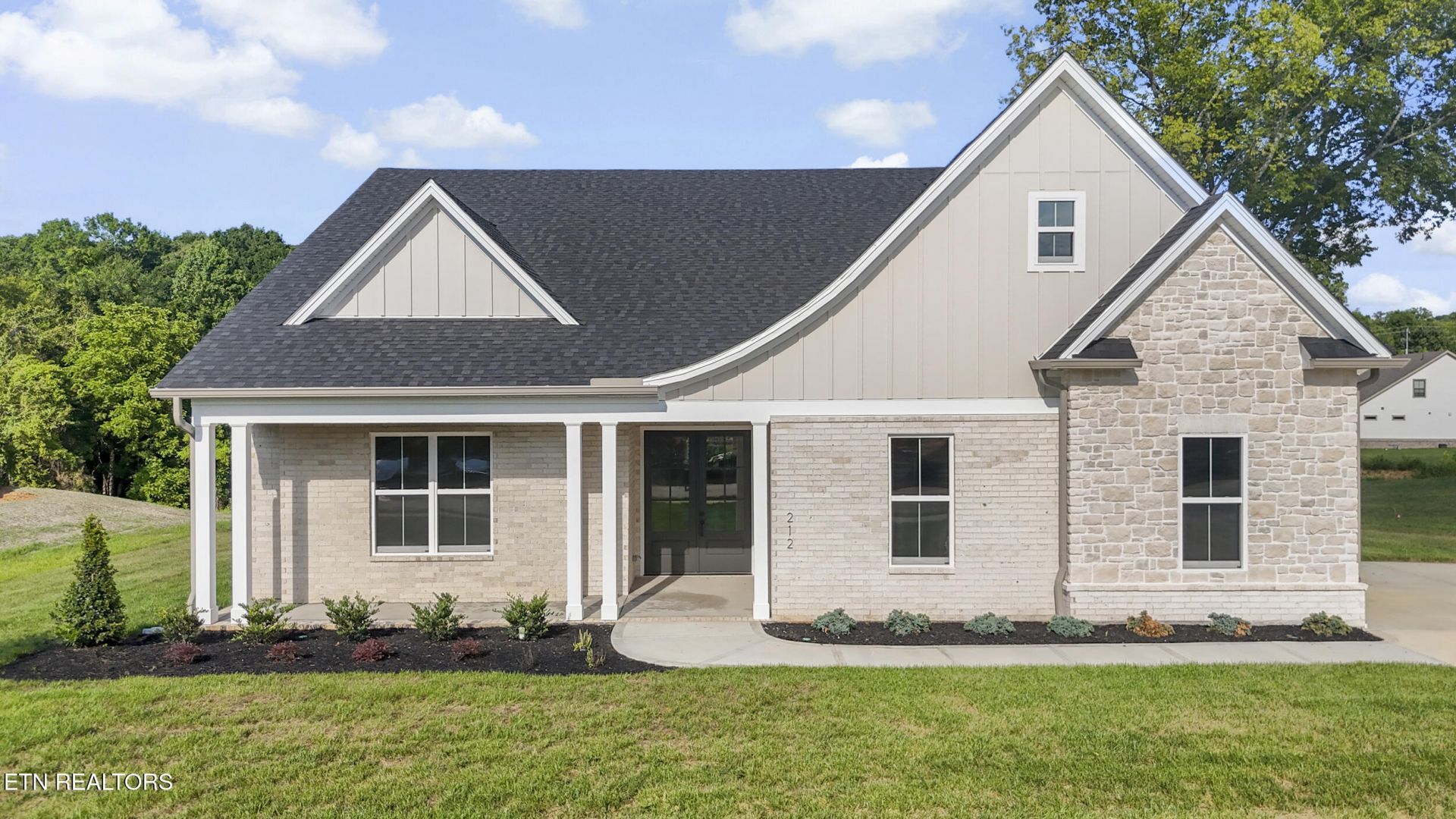 212 Poppy Place, Lenoir City, TN 37772 Main Photo