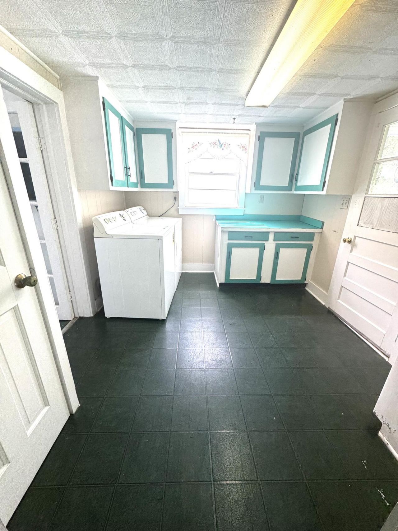 8347 Lodge Highway Photo 13