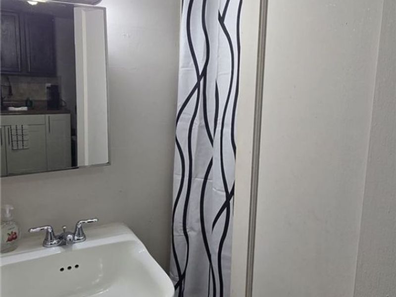 1856 Lampson Road , Unit UP, Cleveland, OH 44112 Photo 14