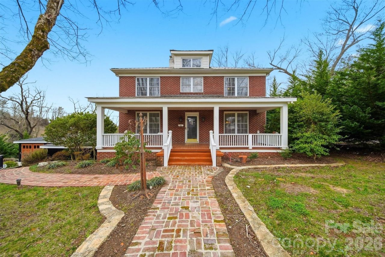 209 Abernathy Street Nw, Lenoir, NC 28645 Main Photo