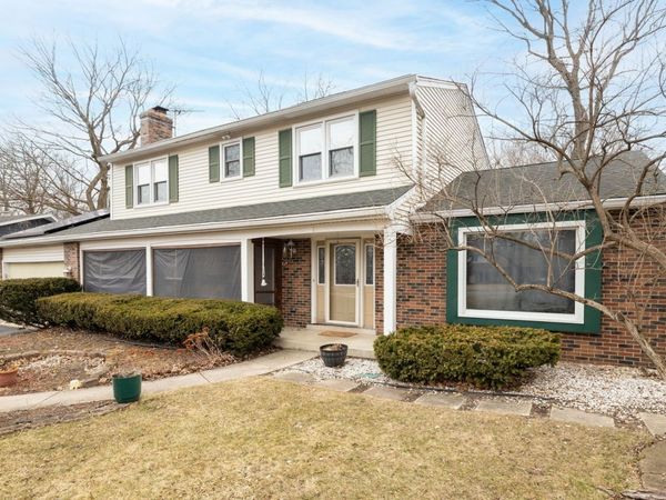 23W100 Kings Court , Glen Ellyn, IL 60137
