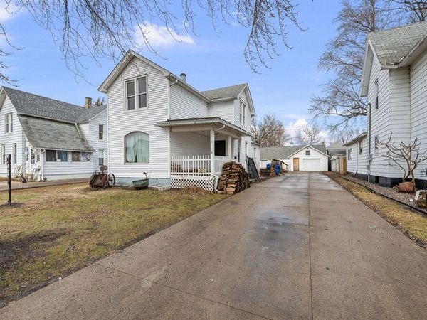 318 Second Avenue S, Clinton, IA 52732