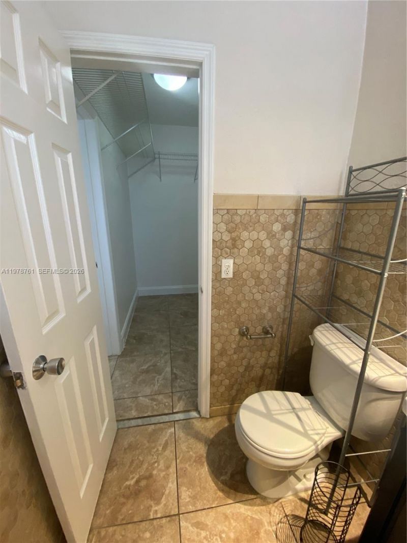 305 69th St , Unit 202, Miami Beach, FL 33141 Photo