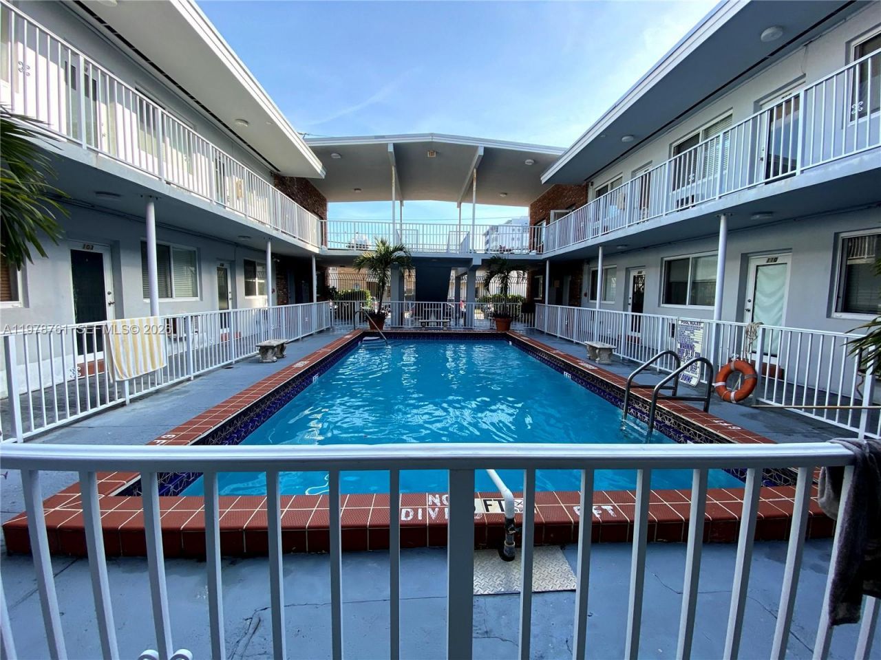 305 69th St , Unit 202, Miami Beach, FL 33141 Photo