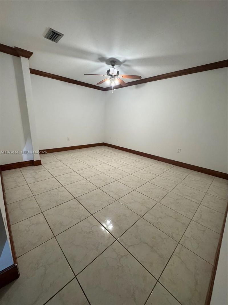 19750 Cypress Ct, Hialeah, FL 33015 Photo