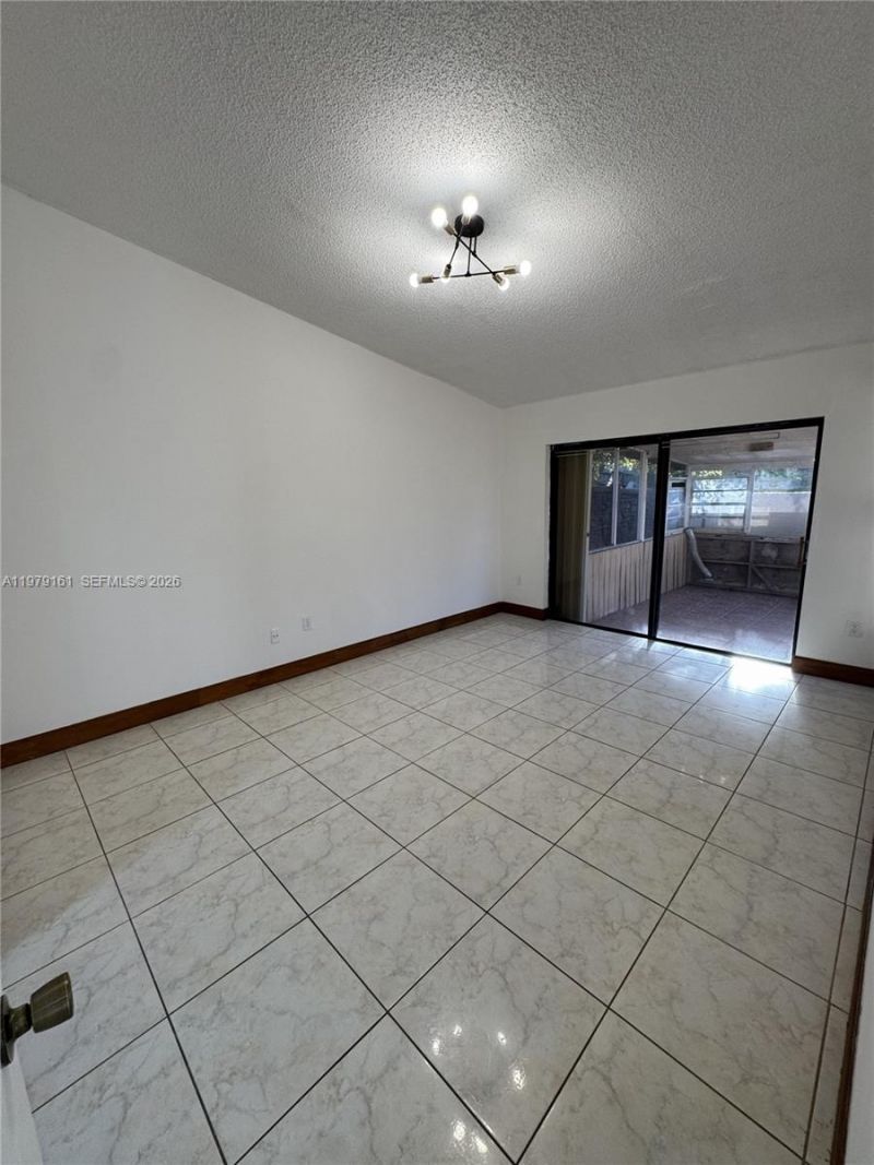 19750 Cypress Ct, Hialeah, FL 33015 Photo