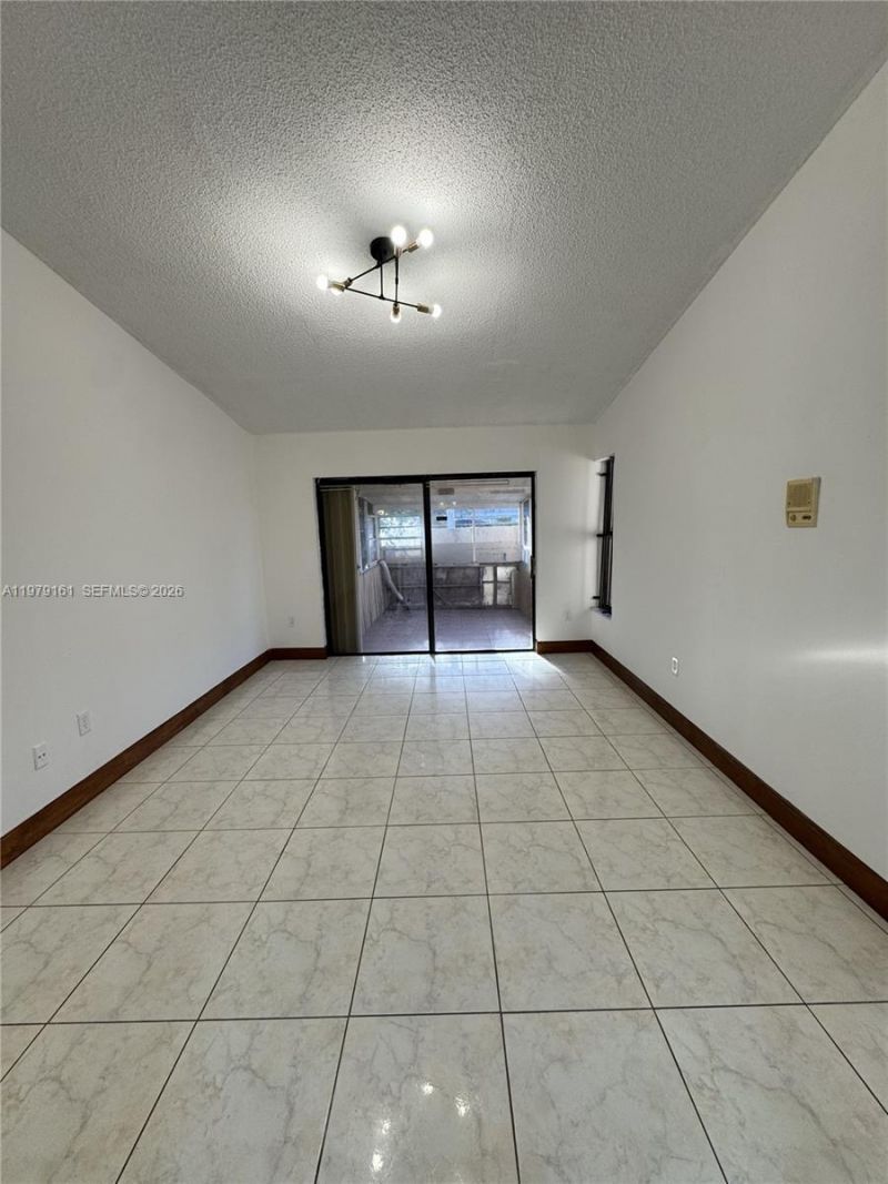 19750 Cypress Ct, Hialeah, FL 33015 Photo