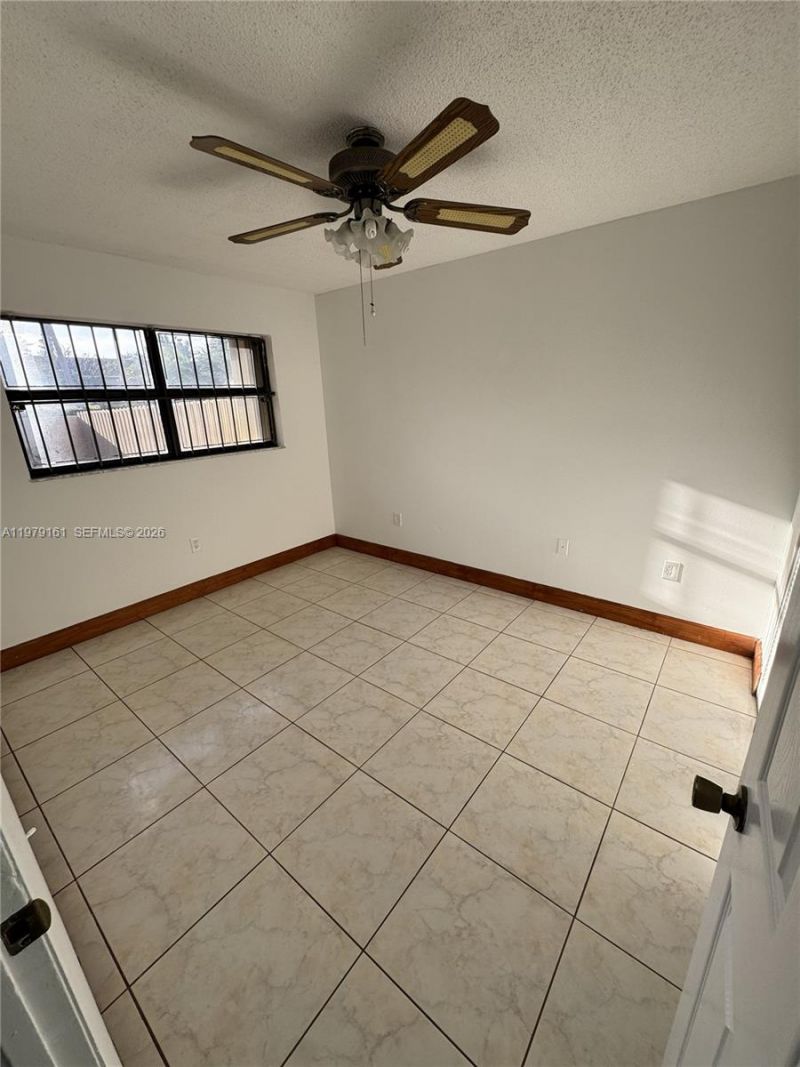 19750 Cypress Ct, Hialeah, FL 33015 Photo