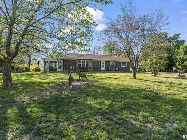 5997 SMITH Road, Pleasant Plains, IL 62677