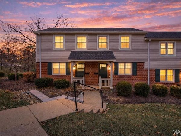 8985 S Swan Circle, St Louis, MO 63144