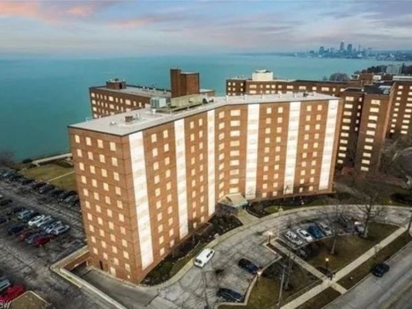 11850 Edgewater Drive, Unit 701, Lakewood, OH 44107