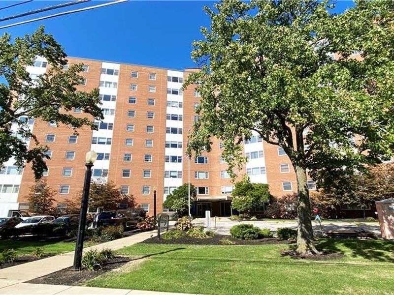 11850 Edgewater Drive, Unit 701, Lakewood, OH 44107 Photo 2