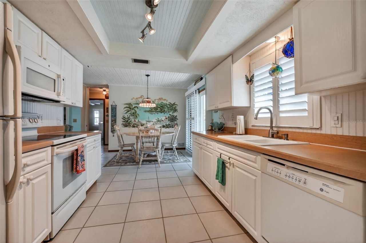 923 Locust Street, New Smyrna Beach, FL 32169 Photo