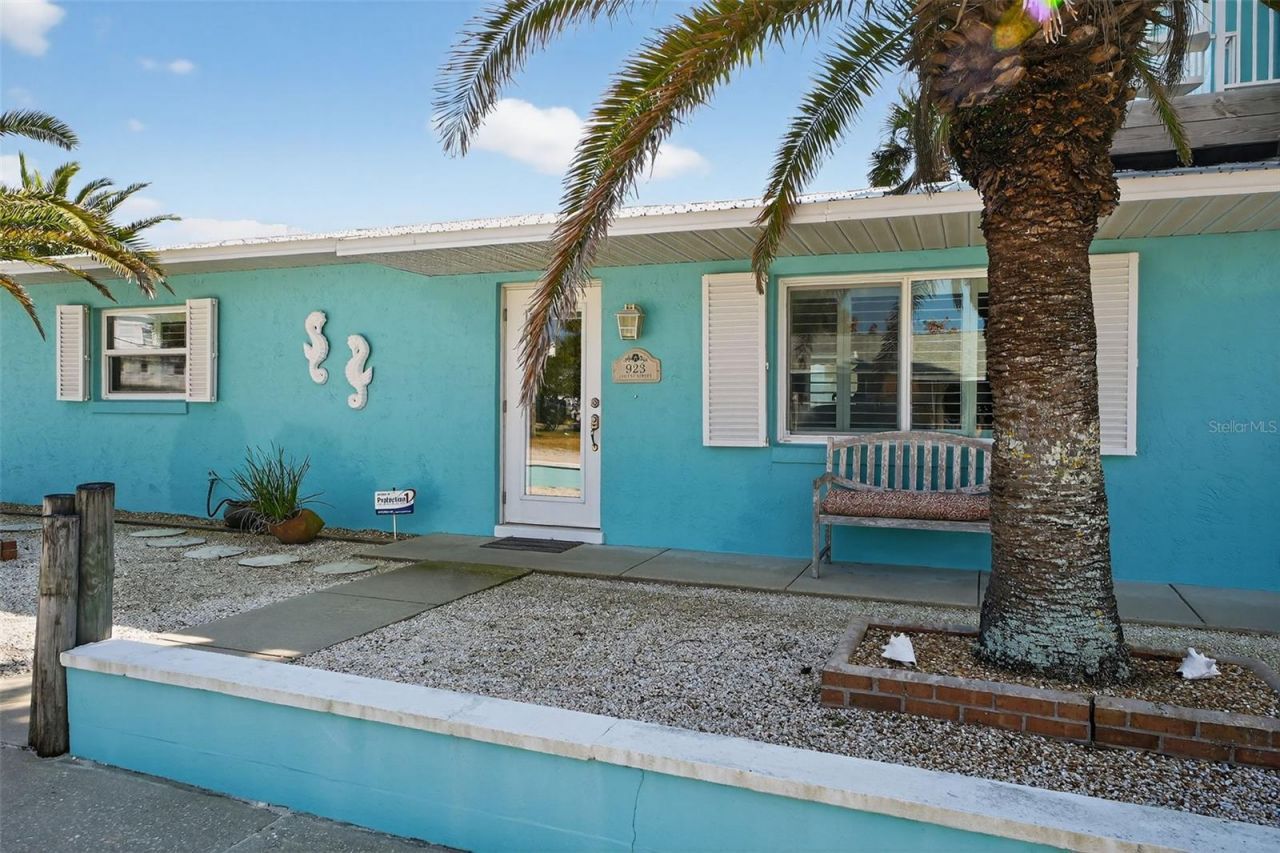 923 Locust Street, New Smyrna Beach, FL 32169 Photo