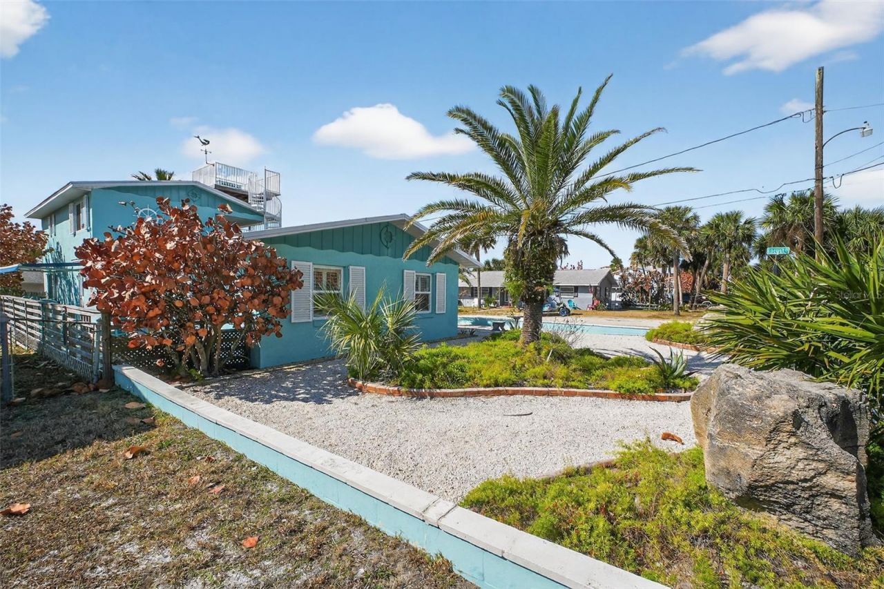 923 Locust Street, New Smyrna Beach, FL 32169 Photo