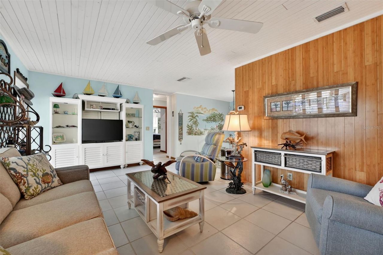 923 Locust Street, New Smyrna Beach, FL 32169 Photo