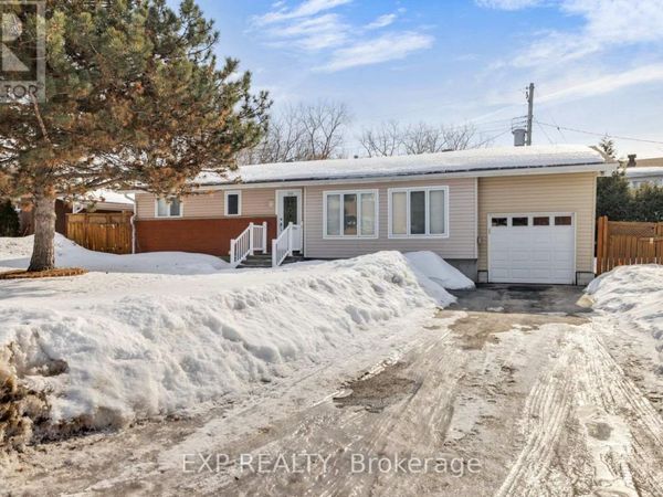 888 CHARLESWOOD Avenue , Ottawa, ON K1K0W3