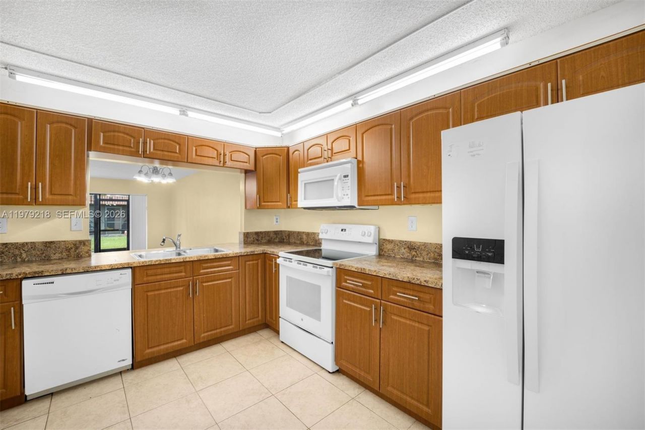 35 Cortez Way , Unit 1-43, Davie, FL 33324 Photo