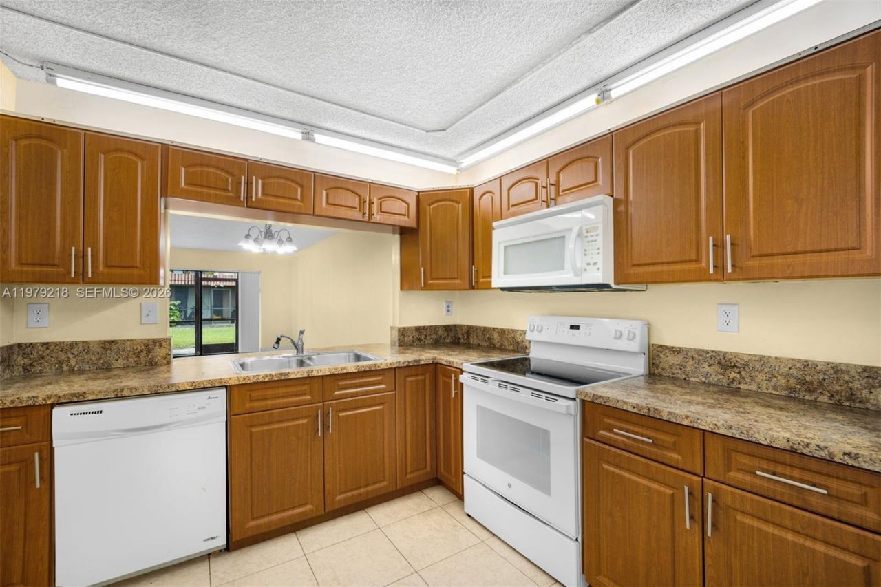 35 Cortez Way , Unit 1-43, Davie, FL 33324 Photo