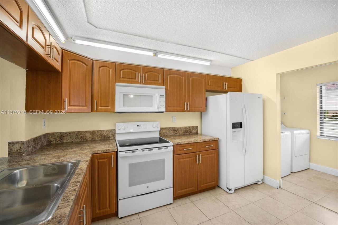 35 Cortez Way , Unit 1-43, Davie, FL 33324 Photo