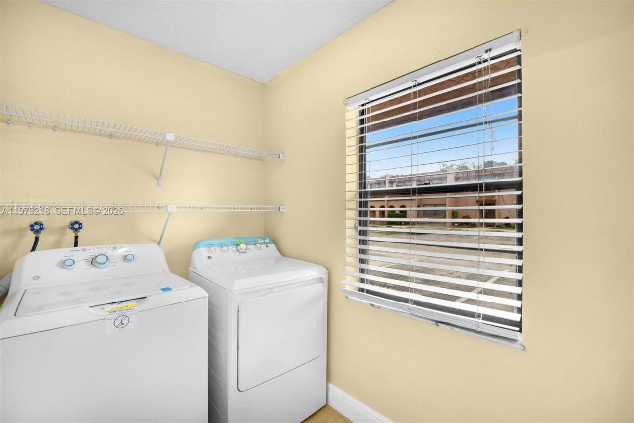 35 Cortez Way , Unit 1-43, Davie, FL 33324 Photo