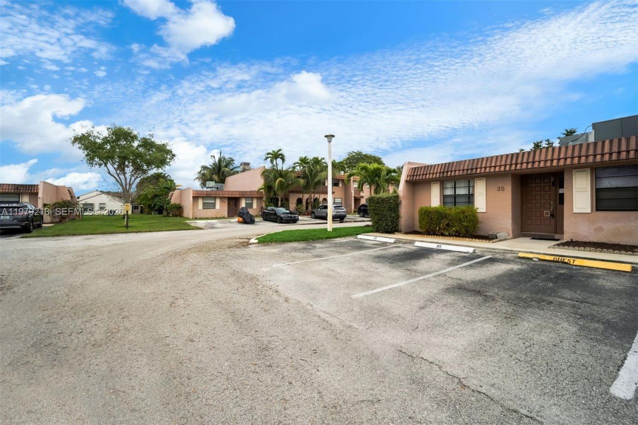 35 Cortez Way , Unit 1-43, Davie, FL 33324 Photo