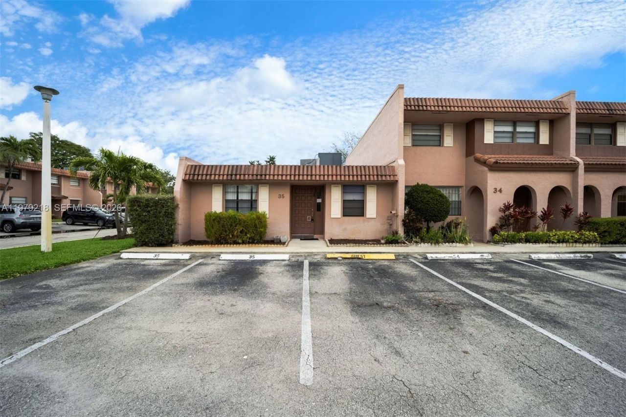 35 Cortez Way , Unit 1-43, Davie, FL 33324 Photo