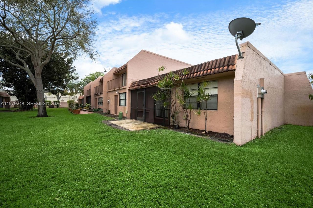 35 Cortez Way , Unit 1-43, Davie, FL 33324 Photo