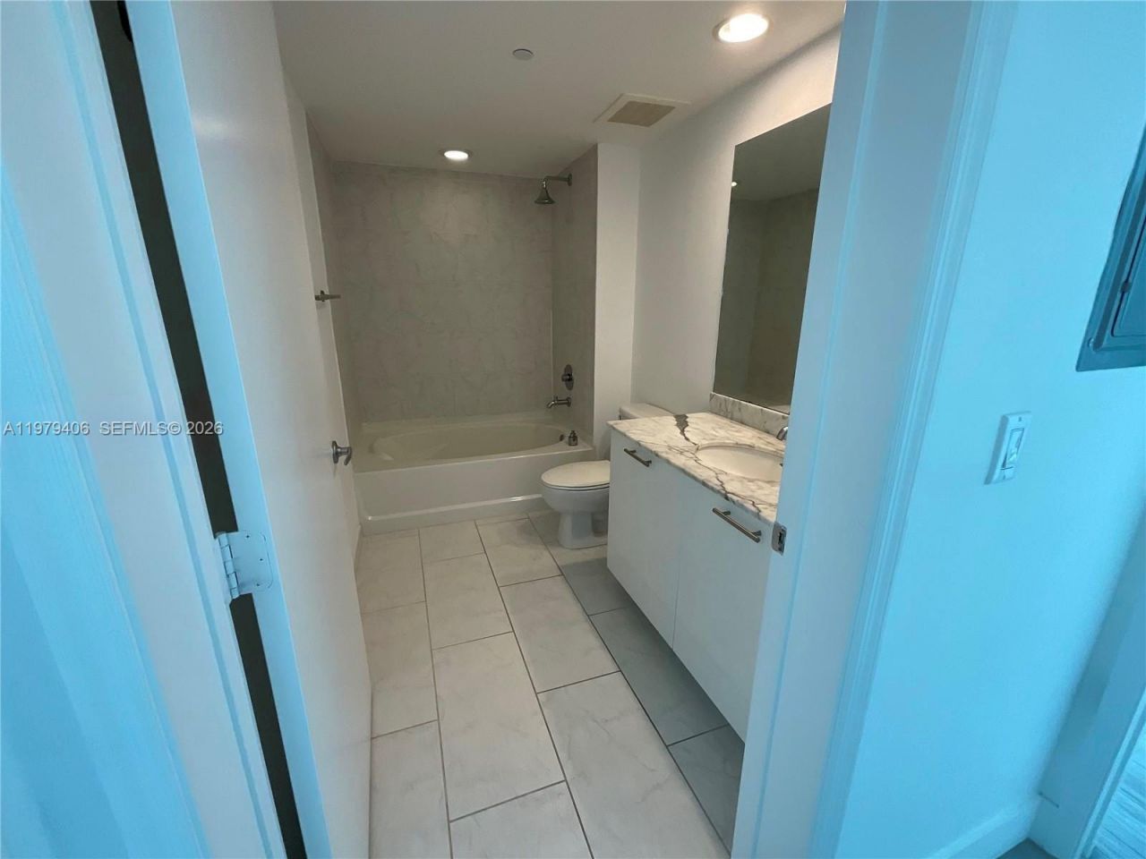 950 Brickell Bay Dr, Unit 3103, Miami, FL 33131 Photo