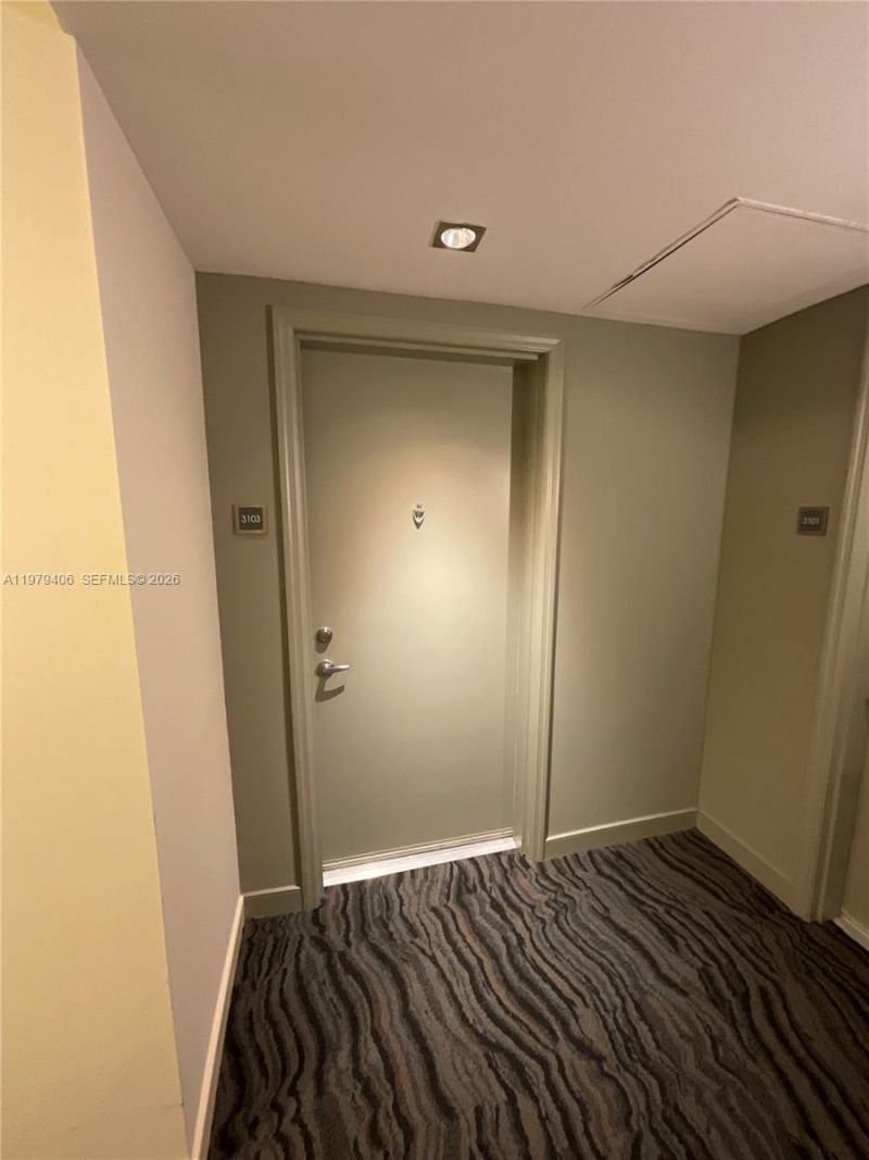 950 Brickell Bay Dr, Unit 3103, Miami, FL 33131 Photo