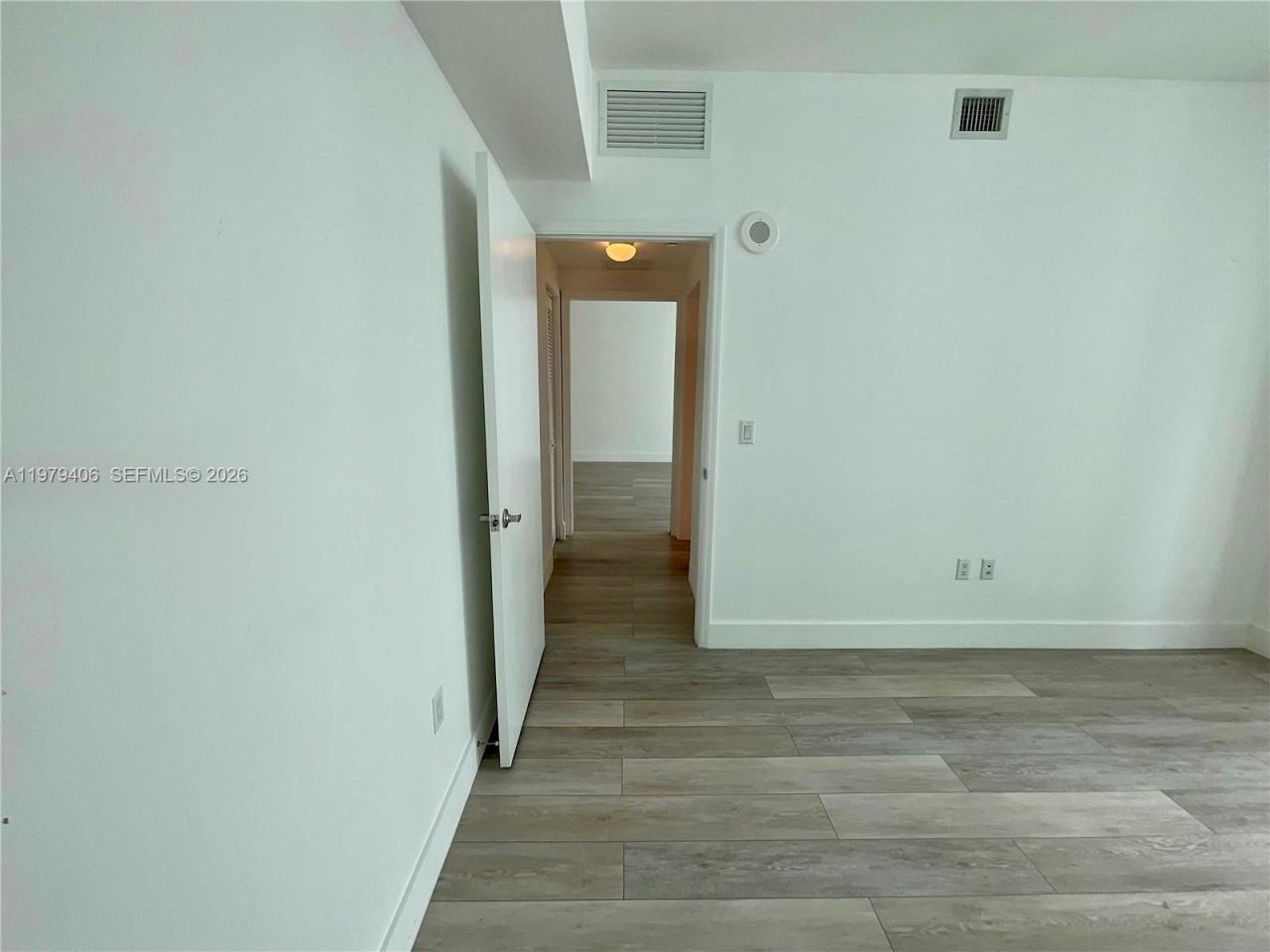 950 Brickell Bay Dr, Unit 3103, Miami, FL 33131 Photo