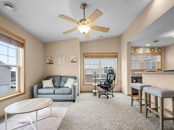2923 Hemingway Drive, Chaska, MN 55318