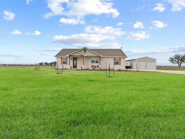 1000 Apache TRL , Rockdale, TX 76567