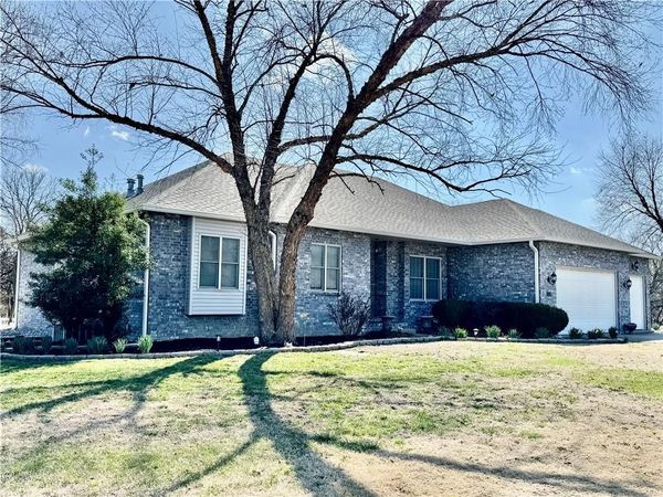 611 Deer Trail, Parsons, KS 67357