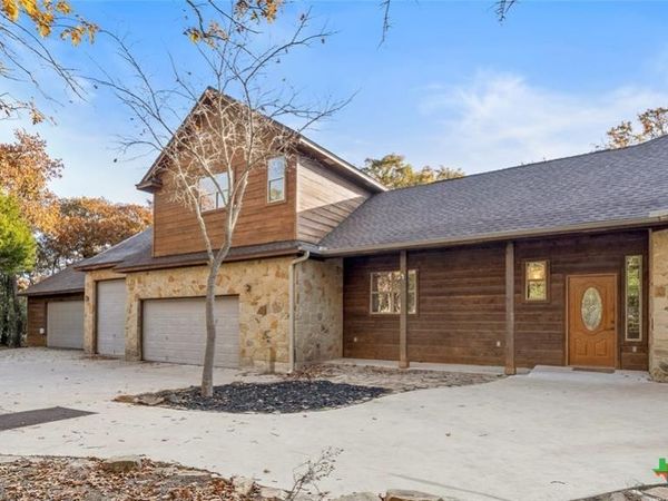 315 Arbors Circle , Elgin, TX 78621