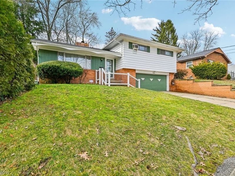 508 Clearbrook Drive , Akron, OH 44313 Photo 2