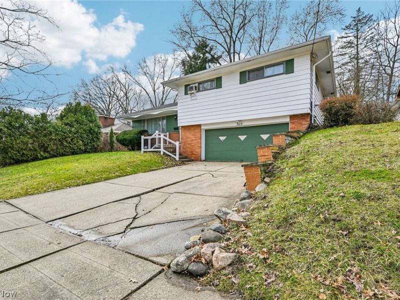 508 Clearbrook Drive , Akron, OH 44313 Photo 3