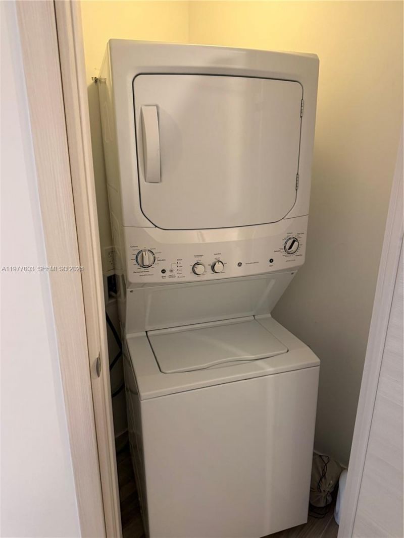 801 S Miami Ave , Unit 1705, Miami, FL 33131 Photo