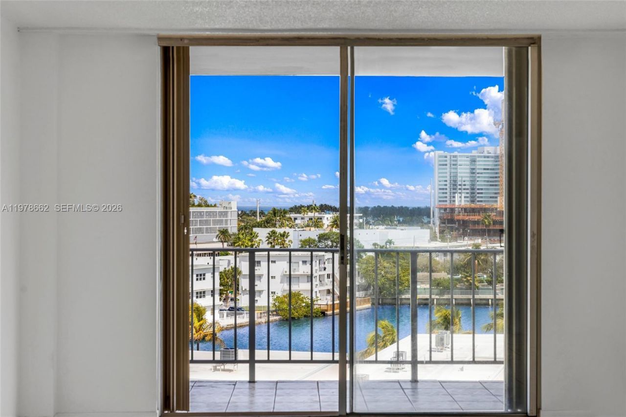 6900 Bay Dr , Unit 7E, Miami Beach, FL 33141 Photo