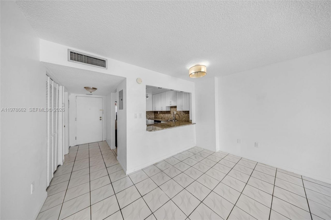 6900 Bay Dr , Unit 7E, Miami Beach, FL 33141 Photo