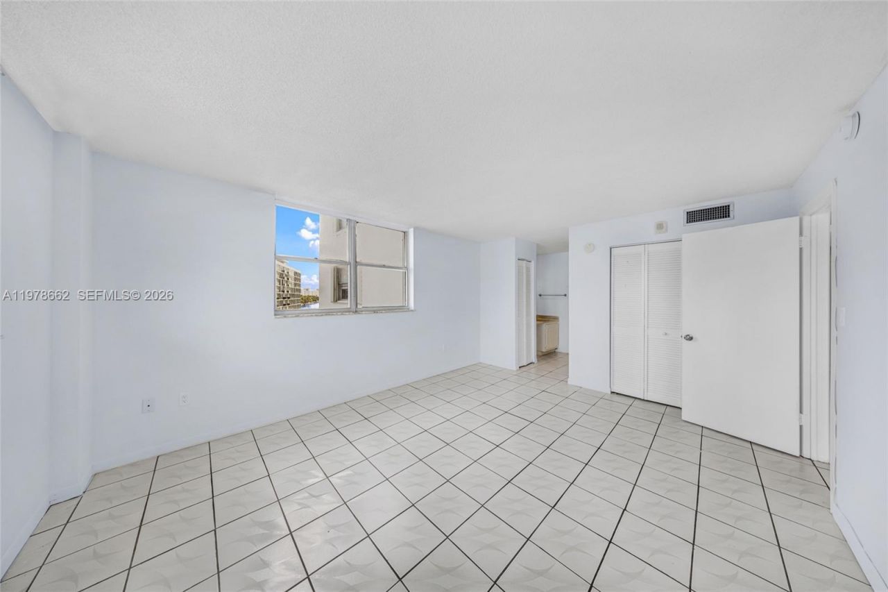 6900 Bay Dr , Unit 7E, Miami Beach, FL 33141 Photo